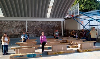 Antorchistas del Jaral reciben calentadores solares