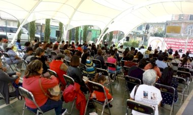 Plenistas asisten a ponencia sobre la sociedad