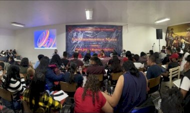 Estudiantes y maestros capitalinos reciben la ponencia 