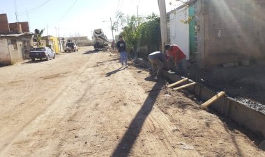 Inician cordonerías y banquetas en colonia antorchista de Durango