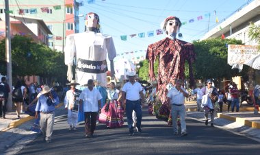 Oaxaca se hermana con Tecomatlán en la fiesta de la unión de los pueblos