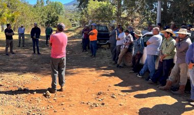 Acuerdan comunidades cooperar para tramo carretero