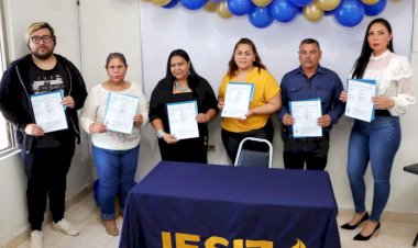 Egresa primera generación de preparatoria en línea del IESIZ