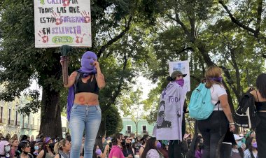 Cerca de 2 mil mujeres marchan en Tlaxcala por 8M