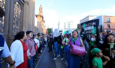 Mujeres de todo el mundo salen a las calles; marchan contra la violencia