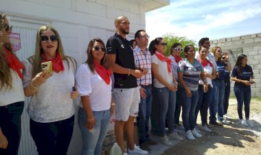 Patrocinan sanitarios en escuela tras recorte presupuestario impuesto por AMLO