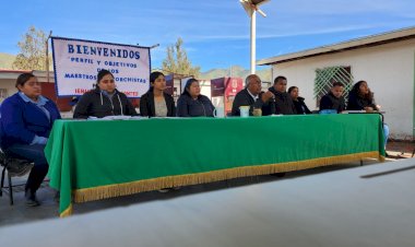 Líder antorchista imparte conferencia educativa a maestros de Antorcha Magisterial