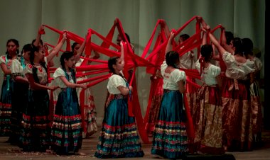 Concurso de danzas, resquicio de luz entre tanta oscuridad