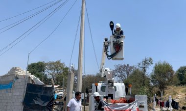 Por intervención de Antorcha tienen luz colonias populares