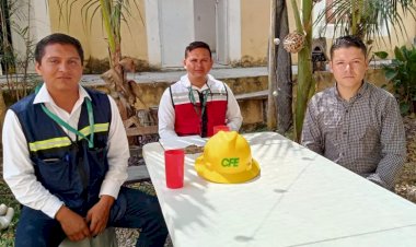 Se compromete CFE incluir a colonia antorchista en el programa “Módulos Solares”