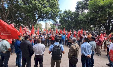 Se manifiestan antorchistas en palacio de gobierno de Oaxaca