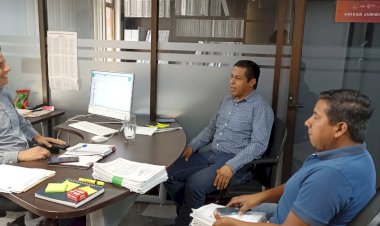 Familias entregan expedientes a COVES por apoyo de vivienda