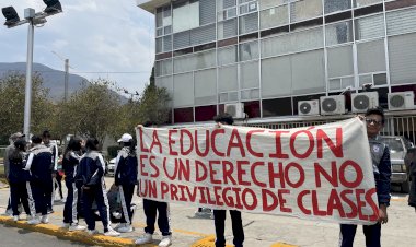 Maestros se manifiestan por impago; “el Estado tiene que garantizar educación gratuita”