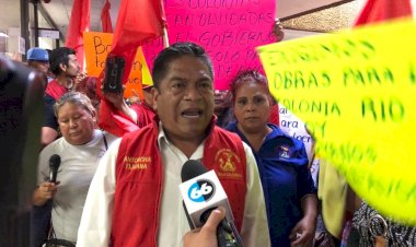 Antorchistas de Mexicalli se manifiestan frente al ayuntamiento