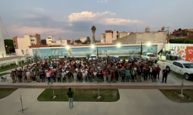 Coro monumental en honor de los mártires antorchistas