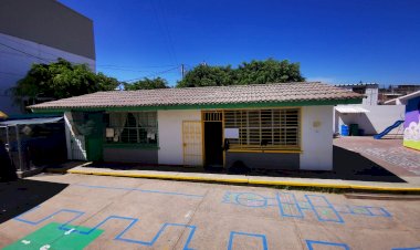 Hacinados y entre goteras, así toman clases niños de Zapopan