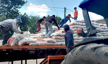 Se benefician campesinos de Guándaro con apoyos de fertilizante