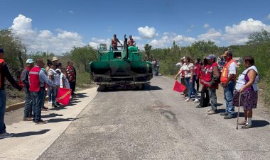 Banderazo de obra en la comunidad de Contrayerba, en Armadillo, SLP