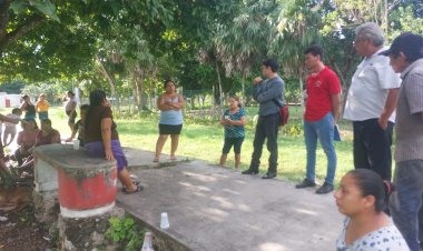 Equipo campesino se reúne con antorchistas de las localidades de Bacalar