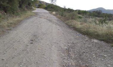 Denuncian vecinos falta de atención a caminos de Xayacatlán, Puebla