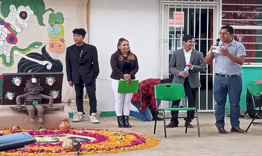 Escuelas antorchistas realizan con éxito presentación de altares y concurso de catrinas