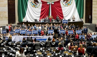 Reclamos y aplausos de diputados de la 4T al presidente