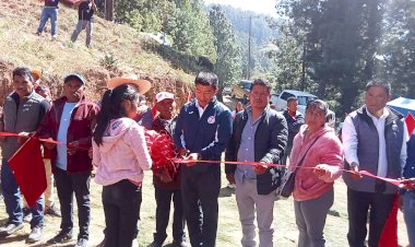 Festejan en Loma Corral culminación de electrificación gracias a Antorcha