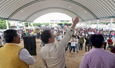 Reciben antorchistas de Soteapan a Pepe Yunes