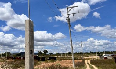 Llega la luz a las colonias marginadas de Miahuatlán