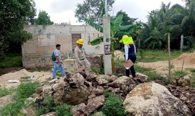 Personal de la CFE realizan recorrido en colonia antorchista de Cancún