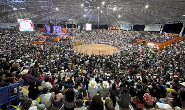 Lleno total en el primer día de la Feria Tecomatlán 2024