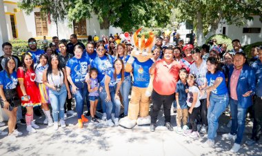 JuguetIESIZ hace felices a cientos de niñas y niños en su día