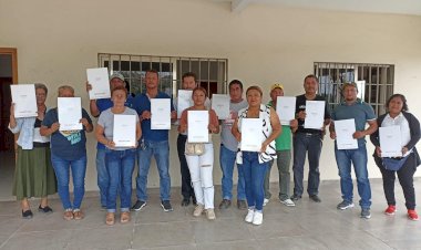 Familias antorchistas reciben escrituras de sus terrenos