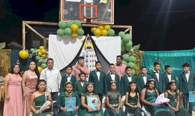 Se gradúan niños de preescolar y primaria de la colonia Mártires Antorchistas