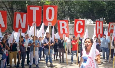 Familias de Tláhuac inundadas con aguas negras marchan en protesta