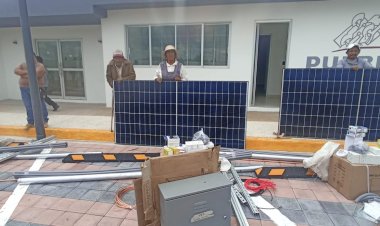 150 familias se benefician con paneles solares en Acajete