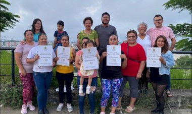 Entregan más escrituras en colonia antorchista Margarita Morán 1