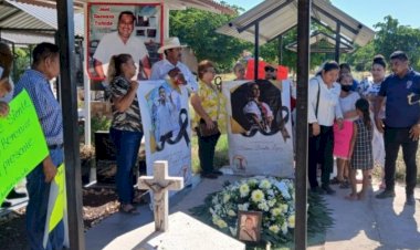 Sinaloenses rinden homenaje a Omar Abit y Berenice Bonilla