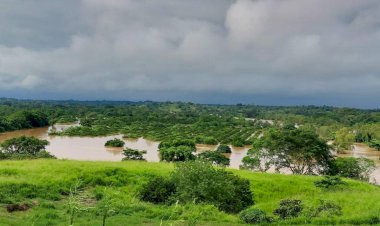 Dejan lluvias estragos en caminos y carreteras del Istmo